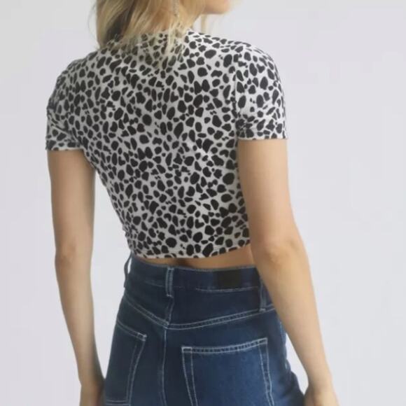 NWT Urban Renewal Velvet Baby Tee Sz Medium - Picture 3 of 12